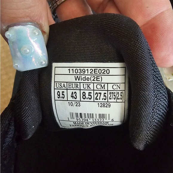 Basically BRAND NEW Brooks Men's Adrenaline GTS 23 in Black/Ebony - Picture 4 of 6